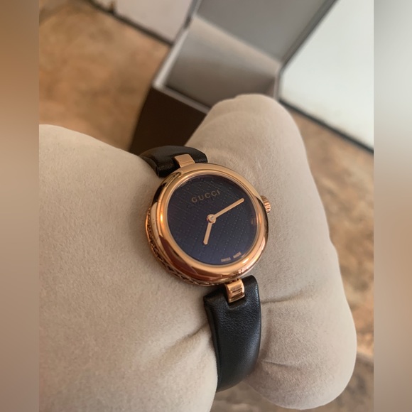 Women’s Gucci Watch - Picture 1 of 6